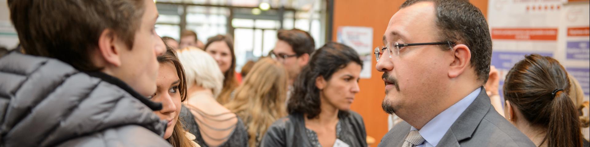 10 Tips to Succeed in a Job Fair