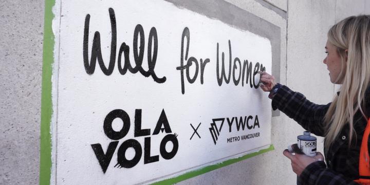 Ola Volo painting the Wall for Women