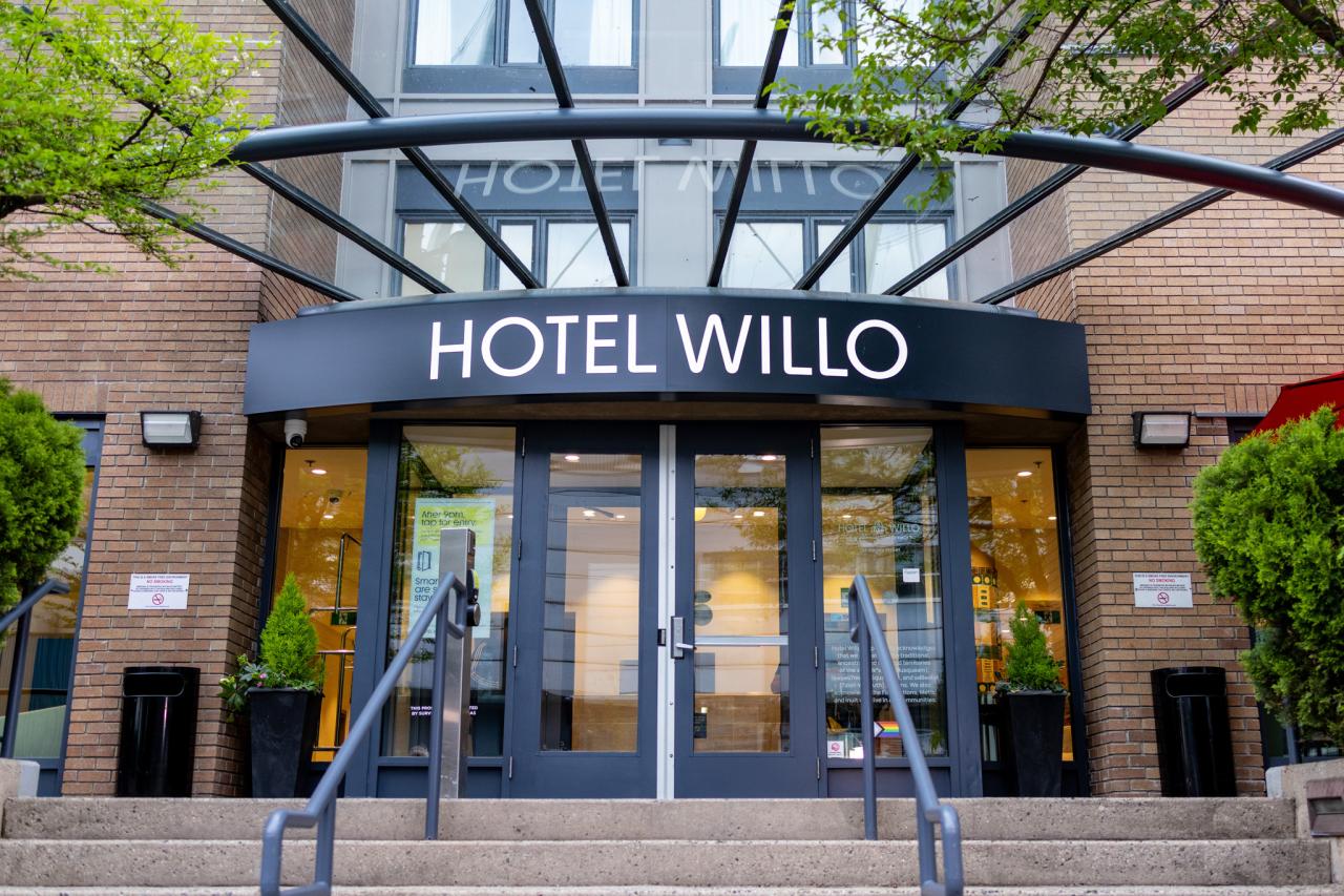Front entrance on Beatty Street of YWCA's Hotel in downtown Vancouver, Hotel Willo
