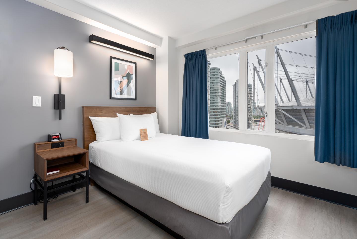 Double room in Hotel Willo facing BC Place 